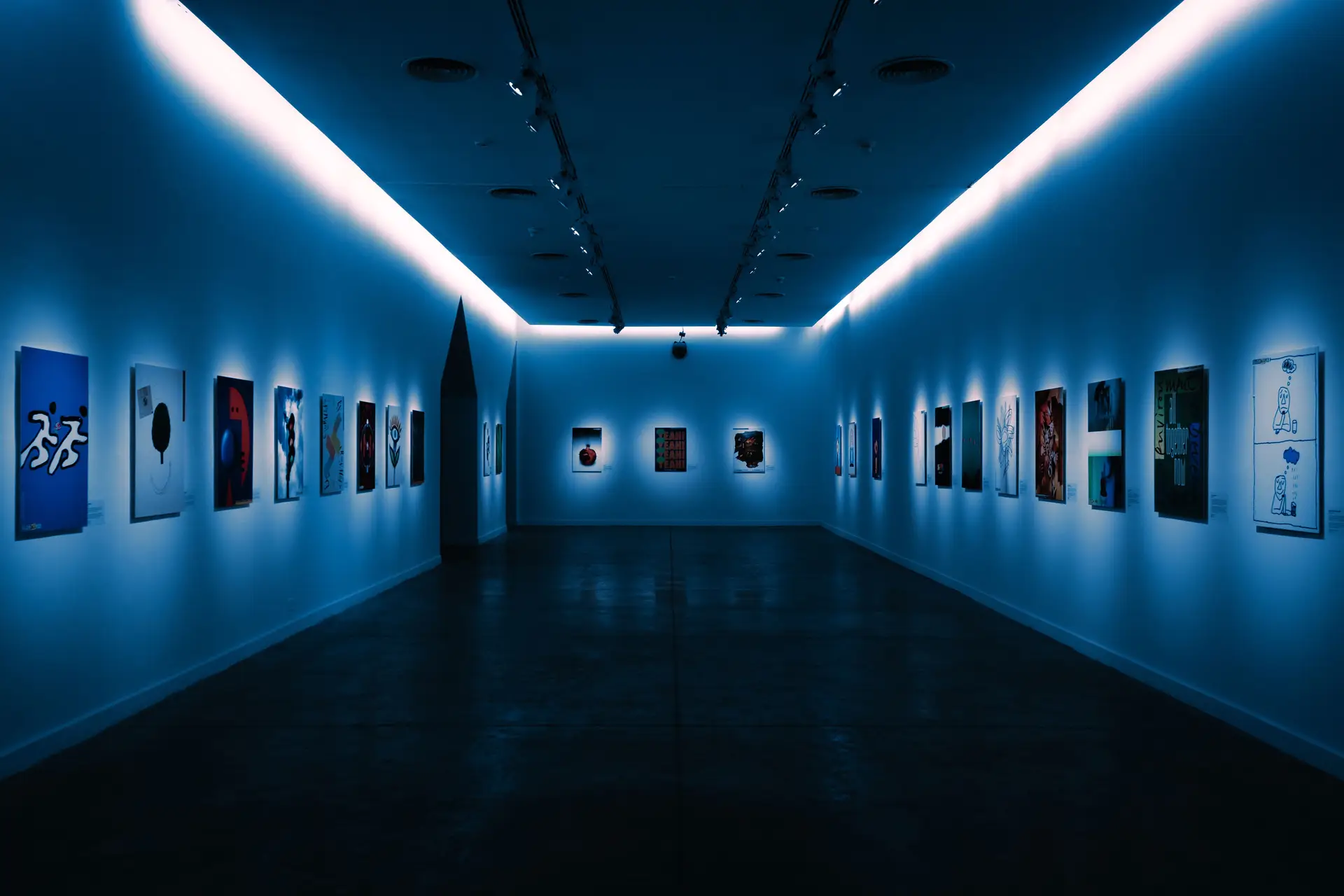 Fényinstalláció a galériában